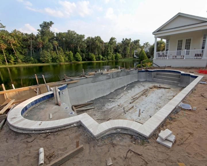 Construction d’un bassin esthétique dans votre jardin.