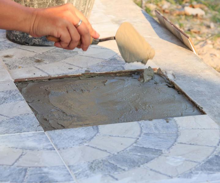 Le revêtement de vos surfaces par des carreaux.